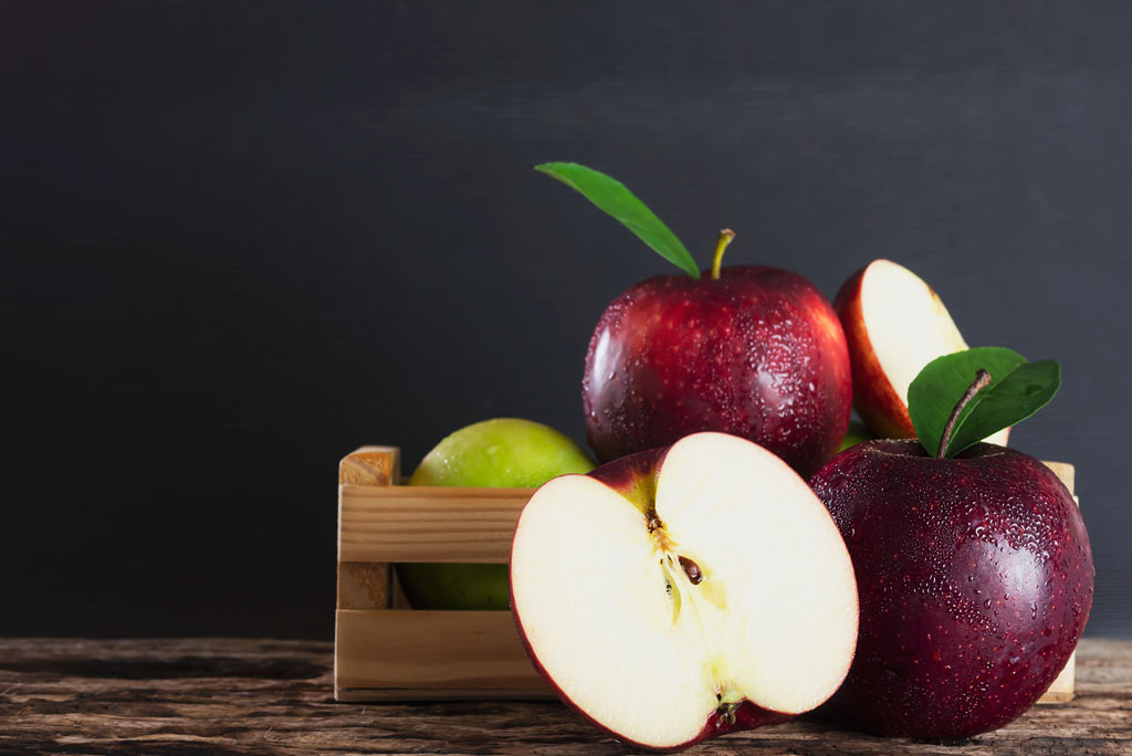 The image shows apples as high fiber foods.